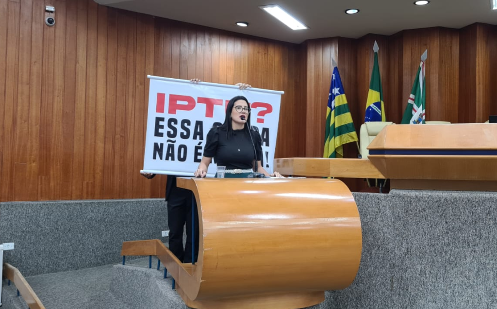 Imagem Ilustrando a Notícia: Vereadora Gabriela Rodart protocola pedido de impeachment de Rogério Cruz em razão do aumento do IPTU