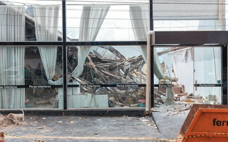 Imagem Ilustrando a Notícia: Vizinhança previu desabamento de uma loja em reforma no Jardim Guanabara