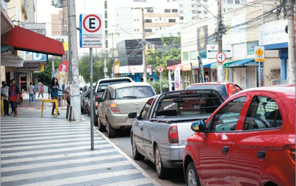 Imagem Ilustrando a Notícia: Mesmo com Área Azul, população encontra dificuldades para estacionar na Capital