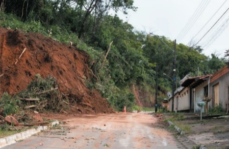 Imagem Ilustrando a Notícia: Defesa Civil e Amma monitoram Morro do Mendanha após novo deslizamento de terra