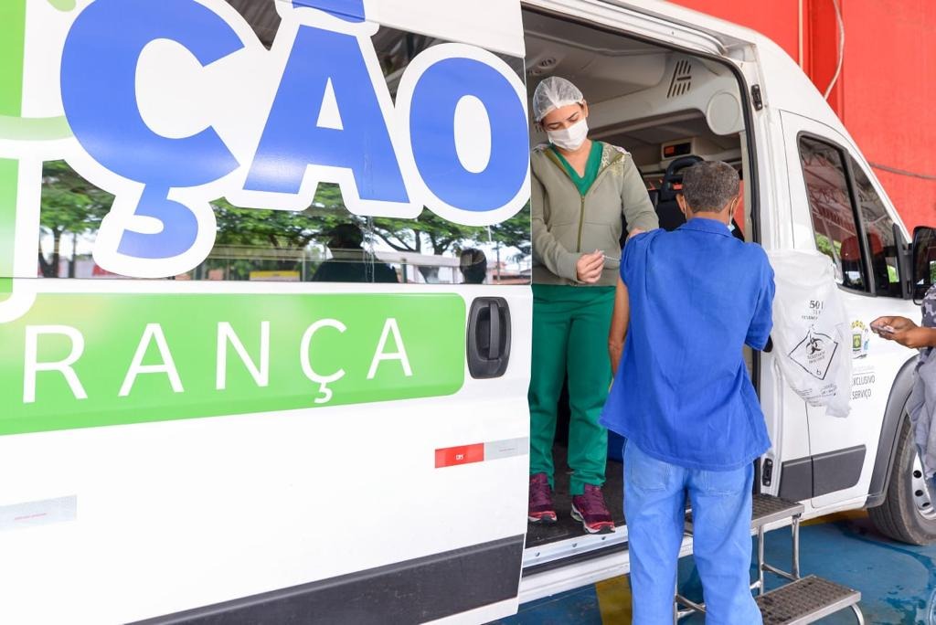Imagem Ilustrando a Notícia: Confira quais regiões de Goiânia recebem a van da VacinAção contra Covid-19 nesta semana