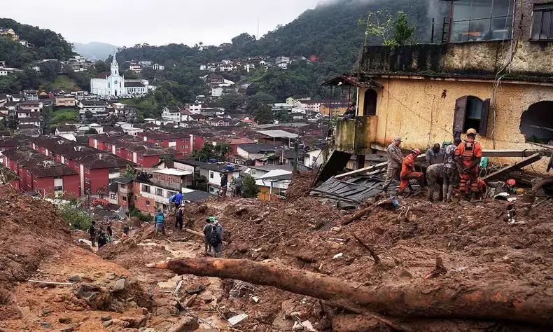 Imagem Ilustrando a Notícia: Após deslizamento com quase 100 mortos, Petrópolis enfrentará mais um dia de fortes temporais