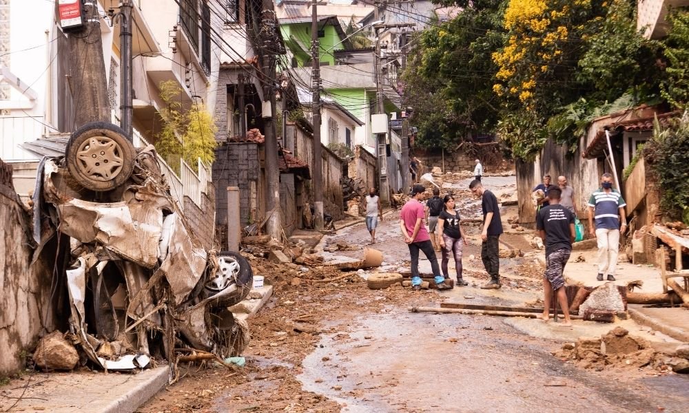 Imagem Ilustrando a Notícia: Famílias atingidas por temporal em Petrópolis receberão benefícios