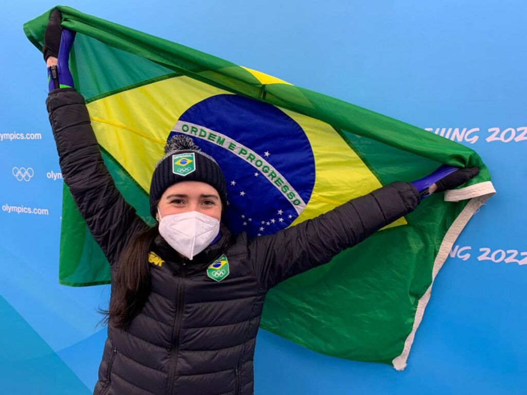Imagem Ilustrando a Notícia: Nicole Silveira voa em Pequim 2022 e conquista resultado histórico no Skeleton em Jogos Olímpicos