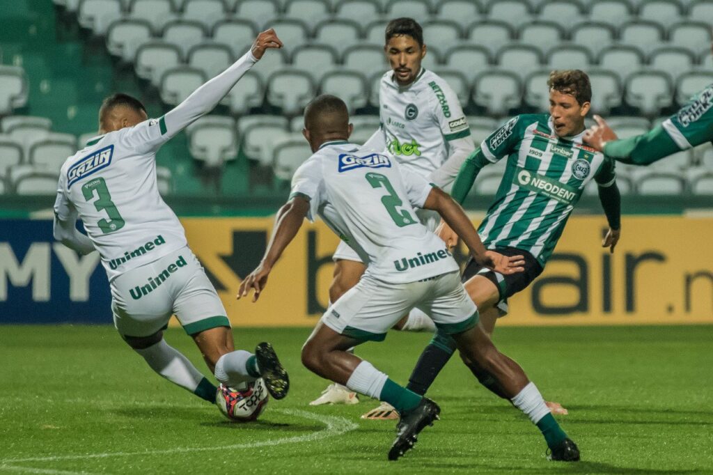 Imagem Ilustrando a Notícia: Goiás estreia na Série A diante do Coritiba; em casa, primeiro adversário será o Palmeiras