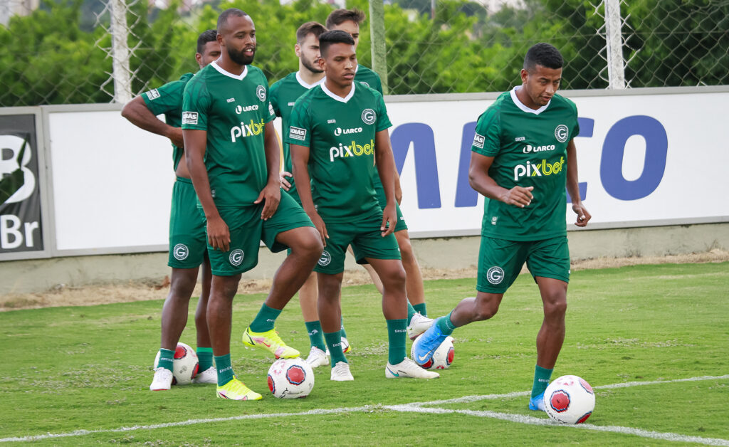 Imagem Ilustrando a Notícia: Goiás e Goianésia se enfrentam pela última rodada do primeiro turno