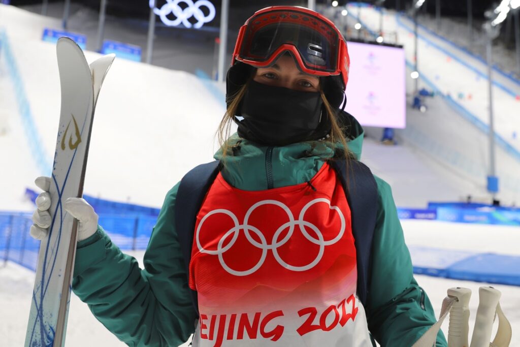 Imagem Ilustrando a Notícia: Time Brasil estreia nos Jogos Olímpicos de Inverno nesta quinta com Sabrina Cass no esqui estilo livre