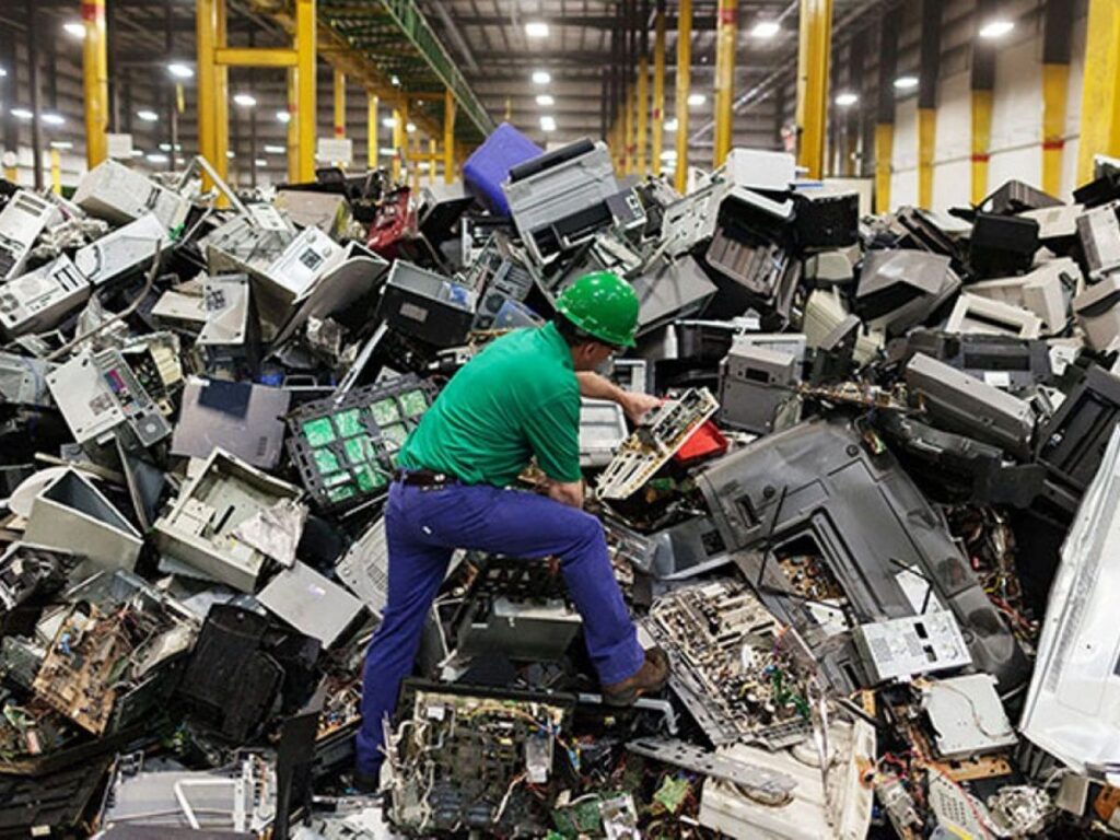 Imagem Ilustrando a Notícia: Vereadores aprovam a criação da semana de conscientização sobre o lixo eletrônico