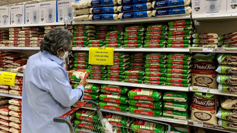 Imagem Ilustrando a Notícia: Com guerra entre Ucrânia e Rússia, preços do pão, óleo vegetal e carne bovina poderão subir no Brasil