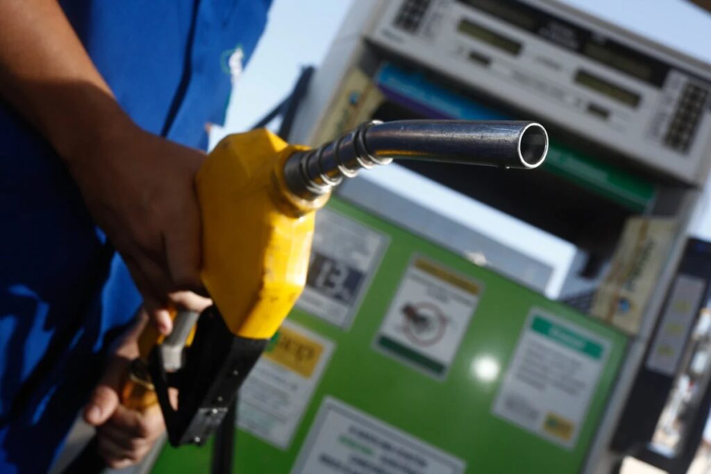 Imagem Ilustrando a Notícia: Para caminhoneiros, projetos de estabilização no preço do combustível não resolve alto custo