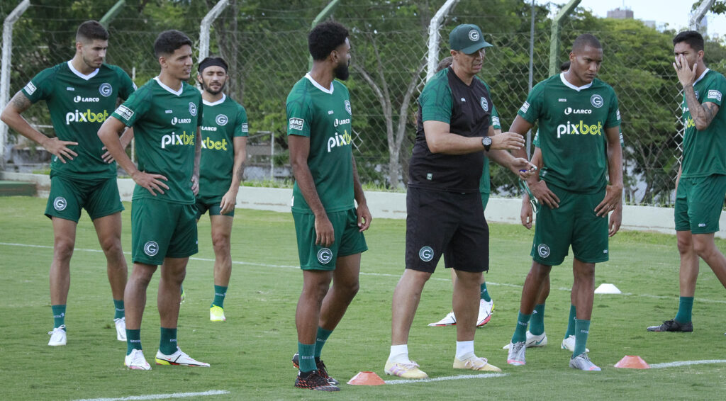 Imagem Ilustrando a Notícia: Após virada em jogo de sete gols, Goiás volta a enfrentar o Goianésia, agora na Serrinha