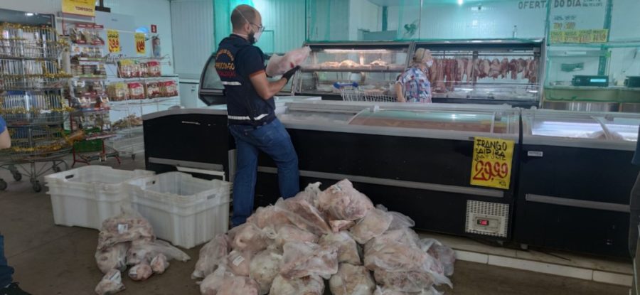 Imagem Ilustrando a Notícia: Procon apreende cerca de 300 kg de carne e outros produtos impróprios para consumo, em Hidrolândia