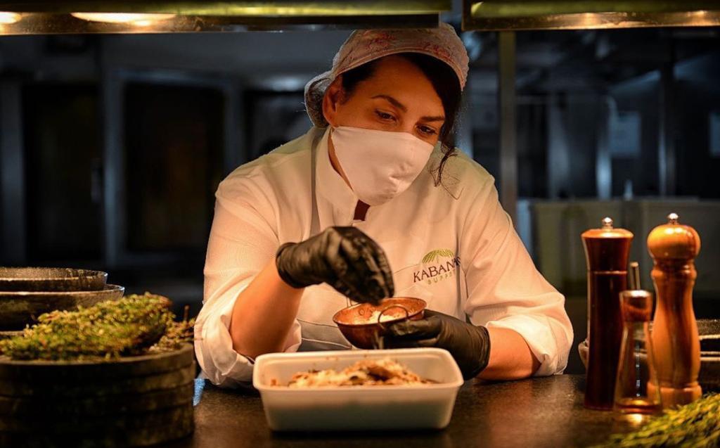 Imagem Ilustrando a Notícia: Carol Amorim é mulher de destaque na gastronomia goiana e conta sobre os desafios da profissão