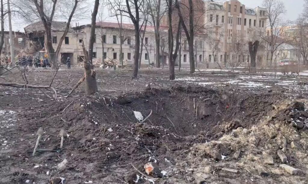 Imagem Ilustrando a Notícia: Bombardeio russo impede segunda tentativa de retirar pessoas de cidade ucraniana; confira