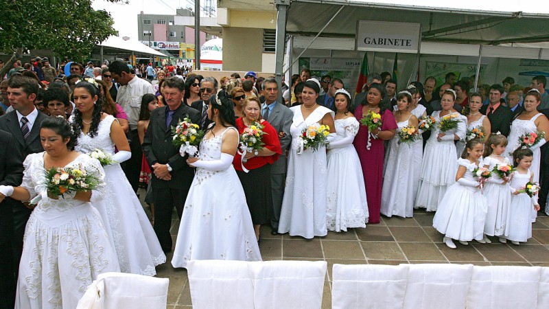 Imagem Ilustrando a Notícia: Inscrições abertas para casamento comunitário de Goiânia e Aparecida; casais podem realizar sonho de graça