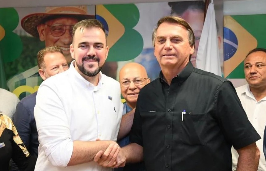 Imagem Ilustrando a Notícia: Em busca de apoio, Gustavo Mendanha e aliados se reúnem com Bolsonaro em Brasília