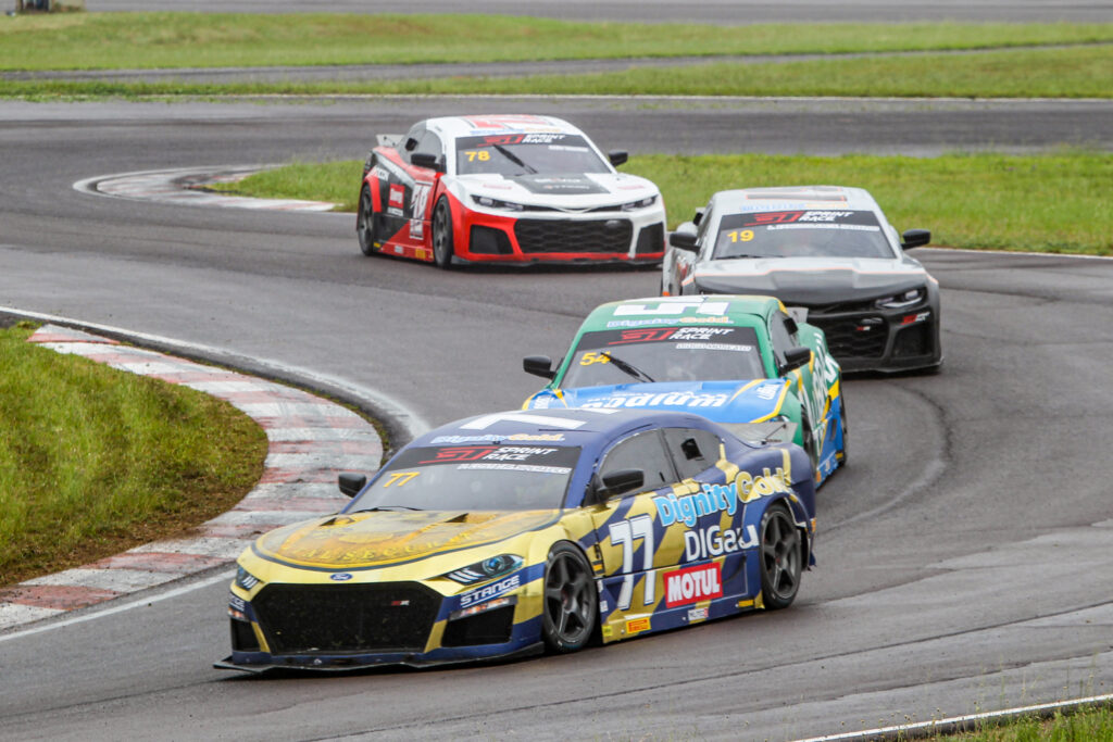 Imagem Ilustrando a Notícia: Ricardo Sperafico vence corrida de abertura da 11ª temporada da GT Sprint Race