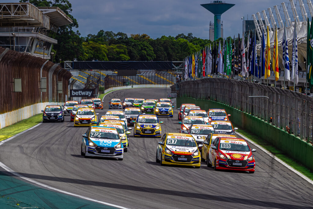 Imagem Ilustrando a Notícia: Copa HB20 coloca mais de 40 carros na pista em Goiânia para segunda etapa
