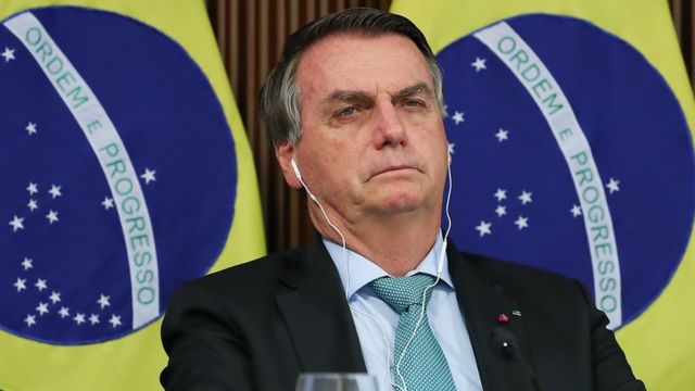 Imagem Ilustrando a Notícia: Governo Bolsonaro mira mais pobres com pacote de “bondades” para conseguir reeleição