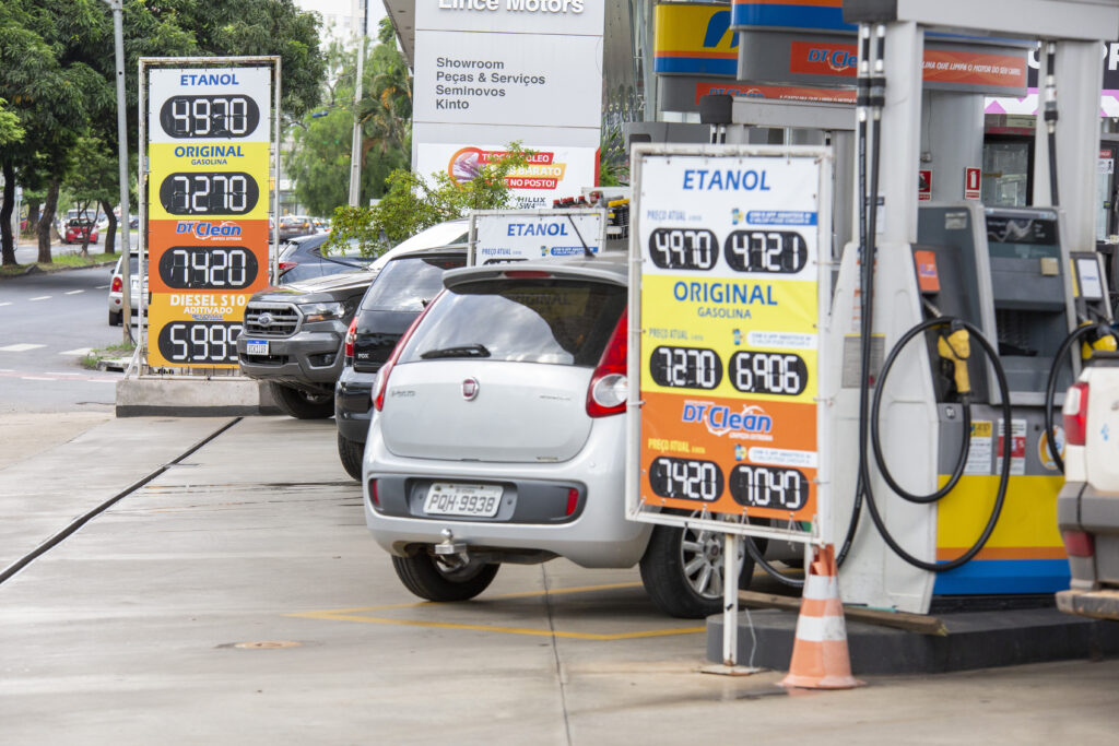 Imagem Ilustrando a Notícia: Imposto zero para etanol não irá reduzir preço da gasolina para o consumidor