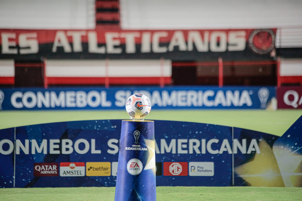 Imagem Ilustrando a Notícia: Conmebol sorteia fase de grupos e Atlético-GO conhece seus adversários na Copa Sul-Americana