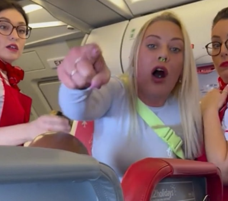 Imagem Ilustrando a Notícia: Mulher é expulsa de avião e obrigada a pagar multa de 31 mil reais após se irritar com choro de bebês