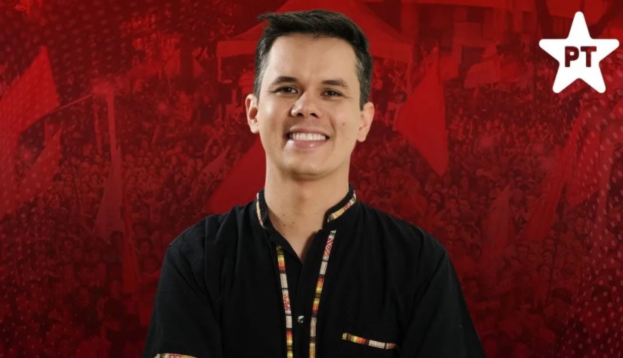 Imagem Ilustrando a Notícia: Após duas eleições pelo PSOL, Fabrício Rosa troca partido pelo PT de olho em vaga na Assembleia