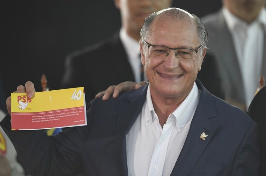 Imagem Ilustrando a Notícia: Petistas avaliam que Alckmin de vice na chapa de Lula representa compromisso com democracia