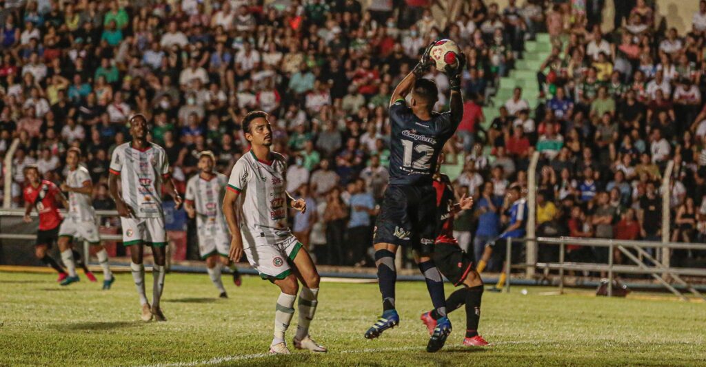 Imagem Ilustrando a Notícia: Marcão lamenta derrota do Morrinhos para o Atlético Goianiense com gol no finalzinho