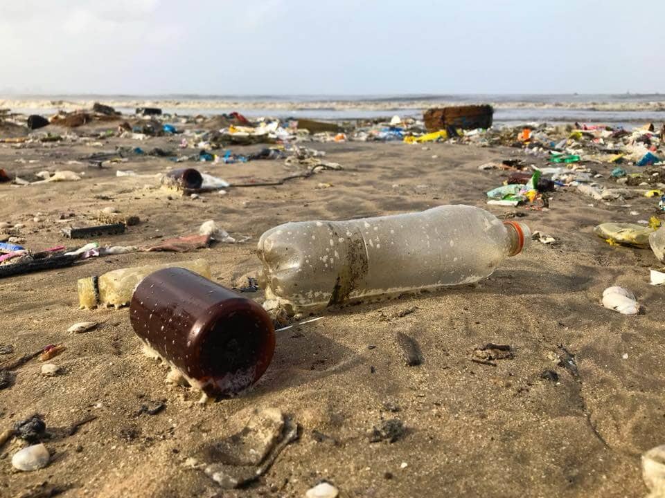 Imagem Ilustrando a Notícia: ONU aprova tratado de poluição por plástico, pacto global mais significativo desde o acordo de Paris em 2015