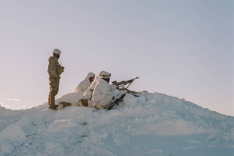 Imagem Ilustrando a Notícia: Mais de 8 mil soldados norte-americanos treinam no Alasca sob possível ataque russo