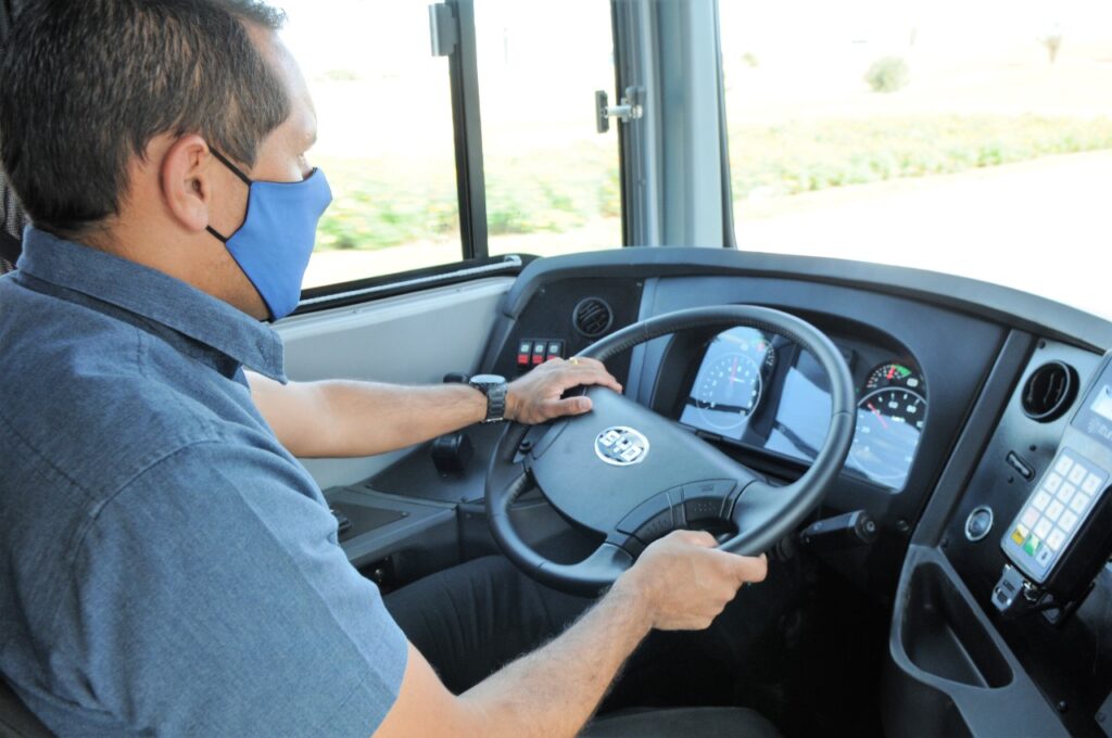 Imagem Ilustrando a Notícia: Projeto estabelece piso salarial de R$ 3.800 para motorista de ônibus
