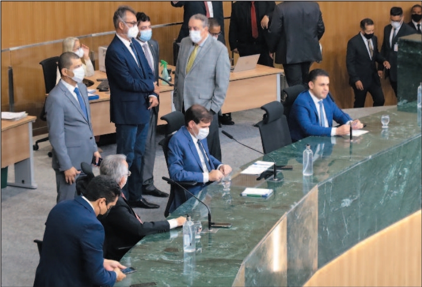 Imagem Ilustrando a Notícia: Primeira sessão na nova Assembleia Legislativa  marca coesão da base de Ronaldo Caiado