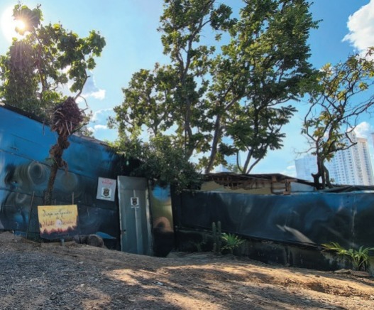 Imagem Ilustrando a Notícia: ‘Especulação imobiliária’ da fé no Morro da Serrinha; há 40 anos local é ocupado por acampamentos de missionários