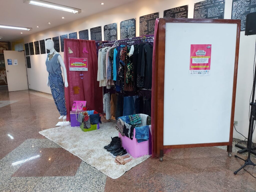 Imagem Ilustrando a Notícia: Butique Solidária fornecerá roupas para famílias vítimas de violência de gênero em Goiânia