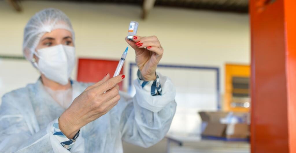 Imagem Ilustrando a Notícia: Confira os pontos de vacinação contra Covid-19 liberados em Goiânia neste sábado (26)