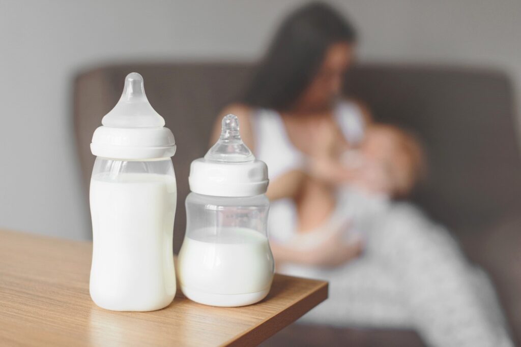 Imagem Ilustrando a Notícia: Ministério pede apreensão de três marcas de leite em pó contaminadas por bactérias; Saiba quais são