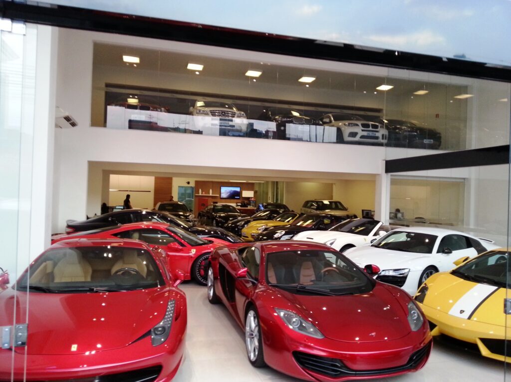 Imagem Ilustrando a Notícia: Goianos estão em 8º lugar no ranking nacional de vendas de carros de luxo; veja os mais “populares”