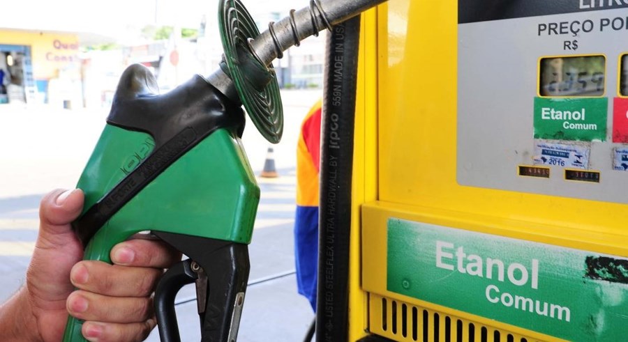 Imagem Ilustrando a Notícia: Governo decide zerar imposto de importação do etanol; medida fará o preço da gasolina cair até R$ 0,20