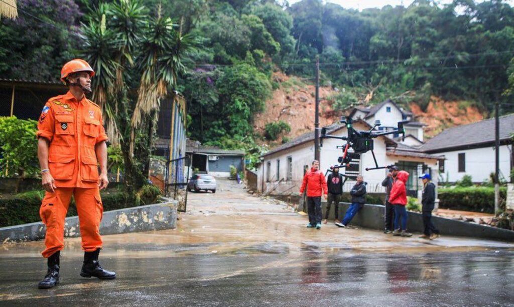 Imagem Ilustrando a Notícia: Em pouco mais de um mês segunda catástrofe é causada por fortes chuvas em Petrópolis