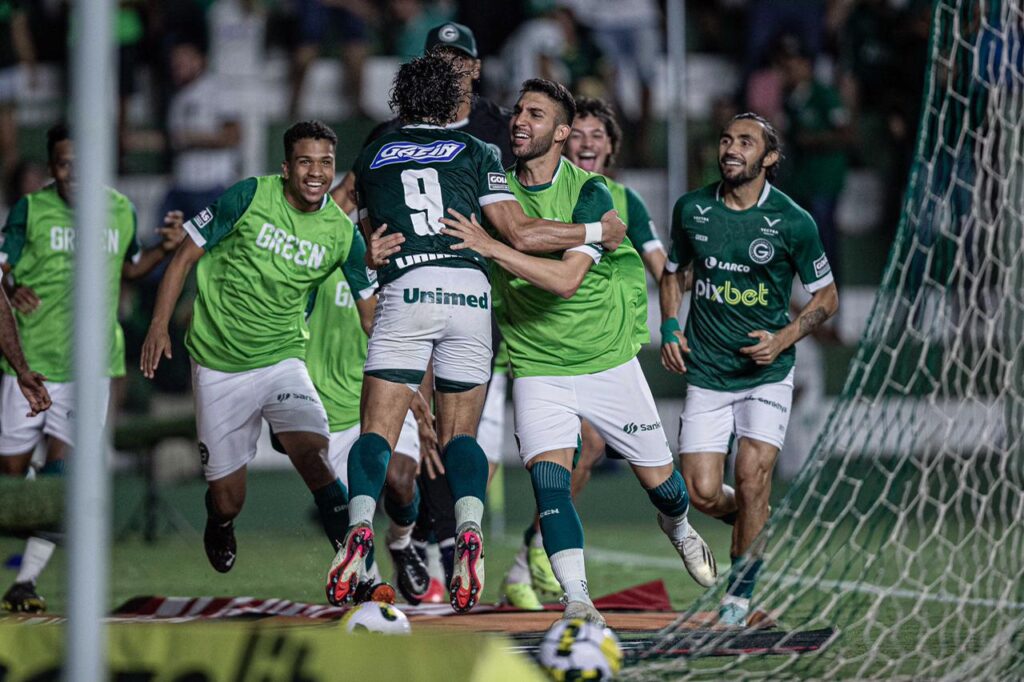 Imagem Ilustrando a Notícia: Goiás vence Criciúma com Vinicius e Nicolas sendo decisivos mais uma vez e avançam na Copa do Brasil