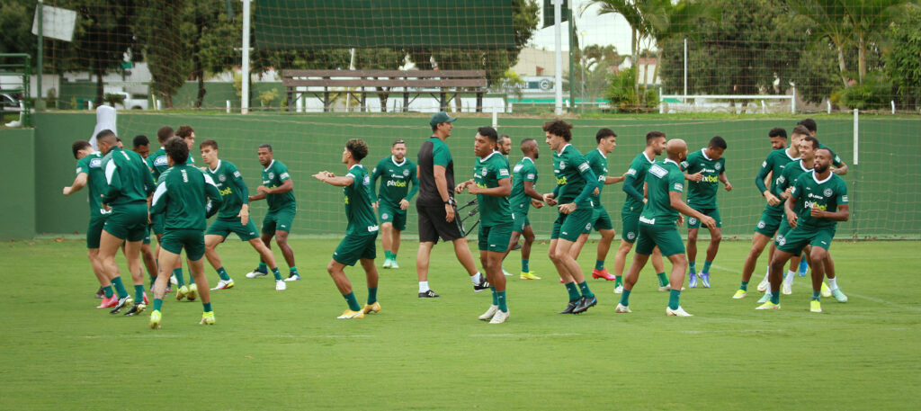 Imagem Ilustrando a Notícia: Após classificação na Copa do Brasil, Goiás volta suas atenções para Iporá, em primeiro jogo da semifinal