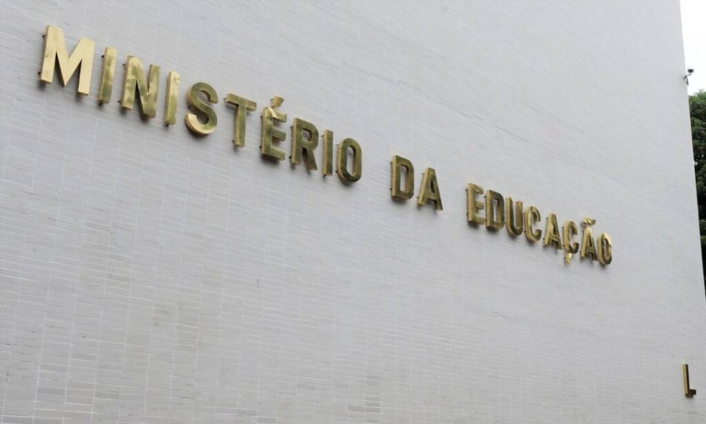 Imagem Ilustrando a Notícia: Pesquisa Datafolha: 53% dos brasileiros acreditam que corrupção no governo Bolsonaro vai aumentar  