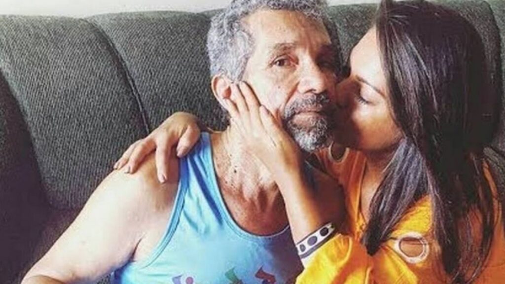 Imagem Ilustrando a Notícia: Portador de Alzheimer, pai de Paulinha Abelha ainda não sabe sobre a morte da filha