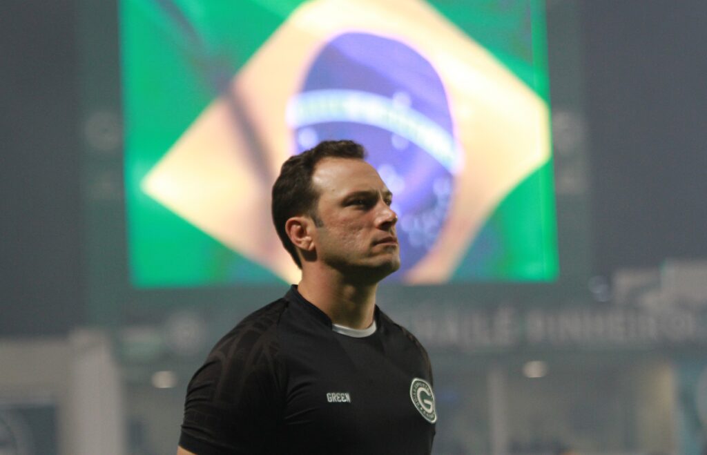 Imagem Ilustrando a Notícia: Bruno Pivetti exalta torcida esmeraldina após classificação na Copa do Brasil: “Nosso décimo segundo jogador”