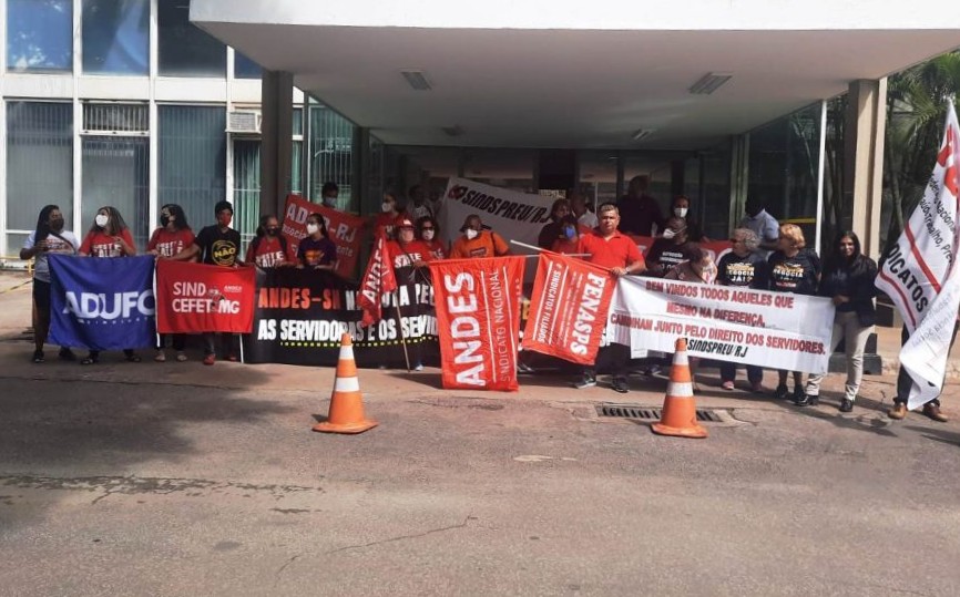 Imagem Ilustrando a Notícia: Servidores do INSS em Goiás podem iniciar greve nesta semana; sindicatos cobram reajuste de 19,9%