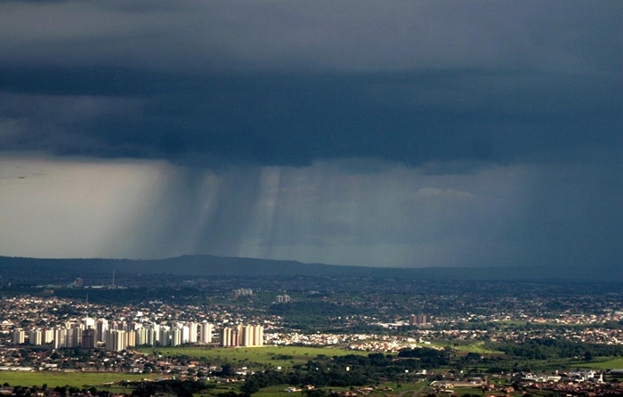 Imagem Ilustrando a Notícia: Alertas de chuvas intensas: confira a previsão do tempo deste fim de semana em Goiás