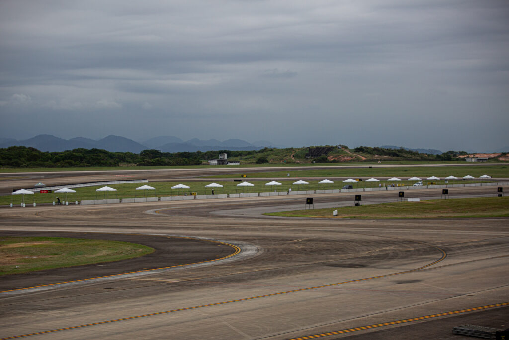 Imagem Ilustrando a Notícia: A construção e os números do Circuito Cacá Bueno que vai sediar a primeira corrida em um aeroporto comercial no Brasil