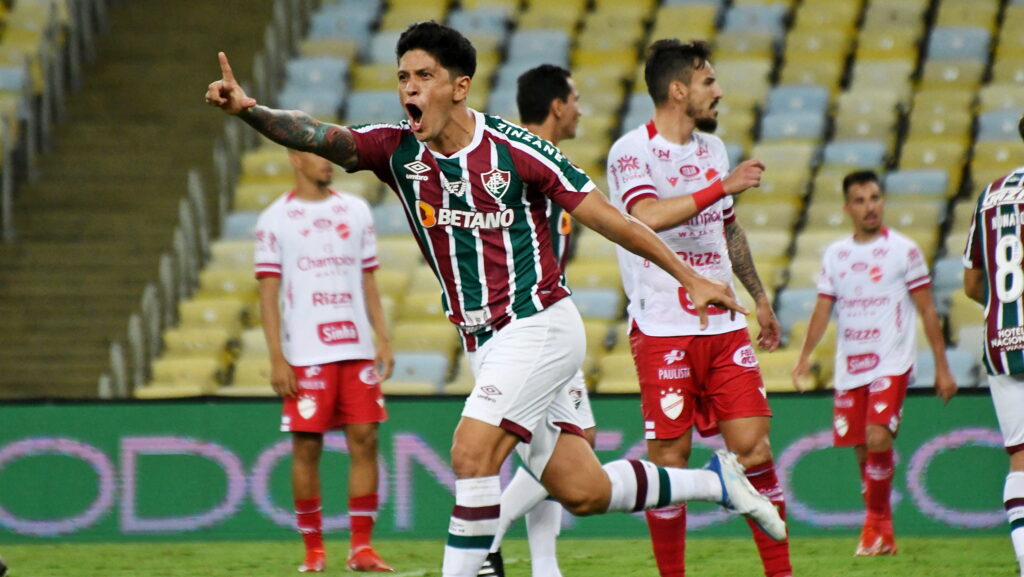Imagem Ilustrando a Notícia: Vila Nova sofre apagão e é derrotado de virada pelo Fluminense no Maracanã