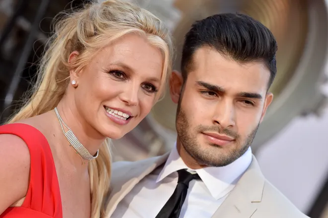 Imagem Ilustrando a Notícia: Britney Spears anuncia que está grávida de Sam Asghari: “Espalhando muita alegria e amor”